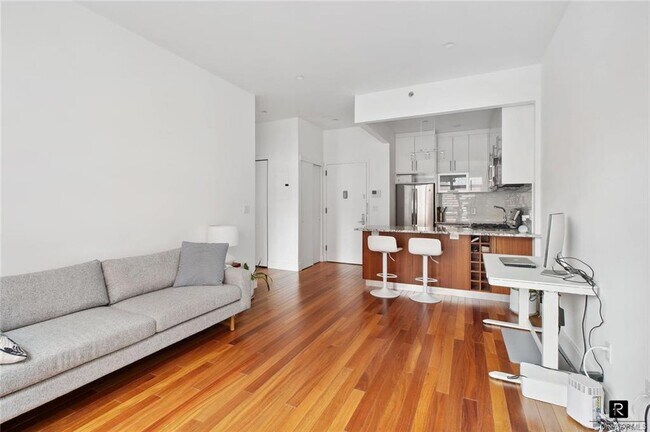 Foto del edificio - 41-18 27th St