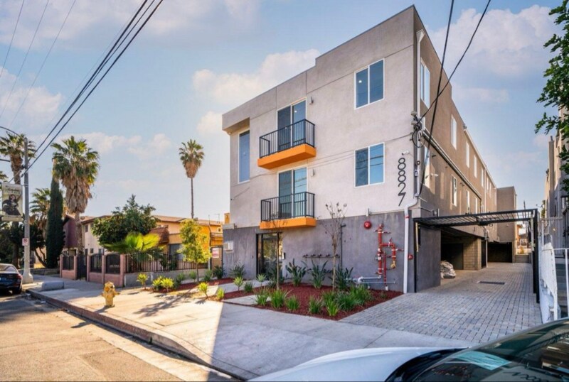 Foto principal - 8827 Van Nuys Blvd