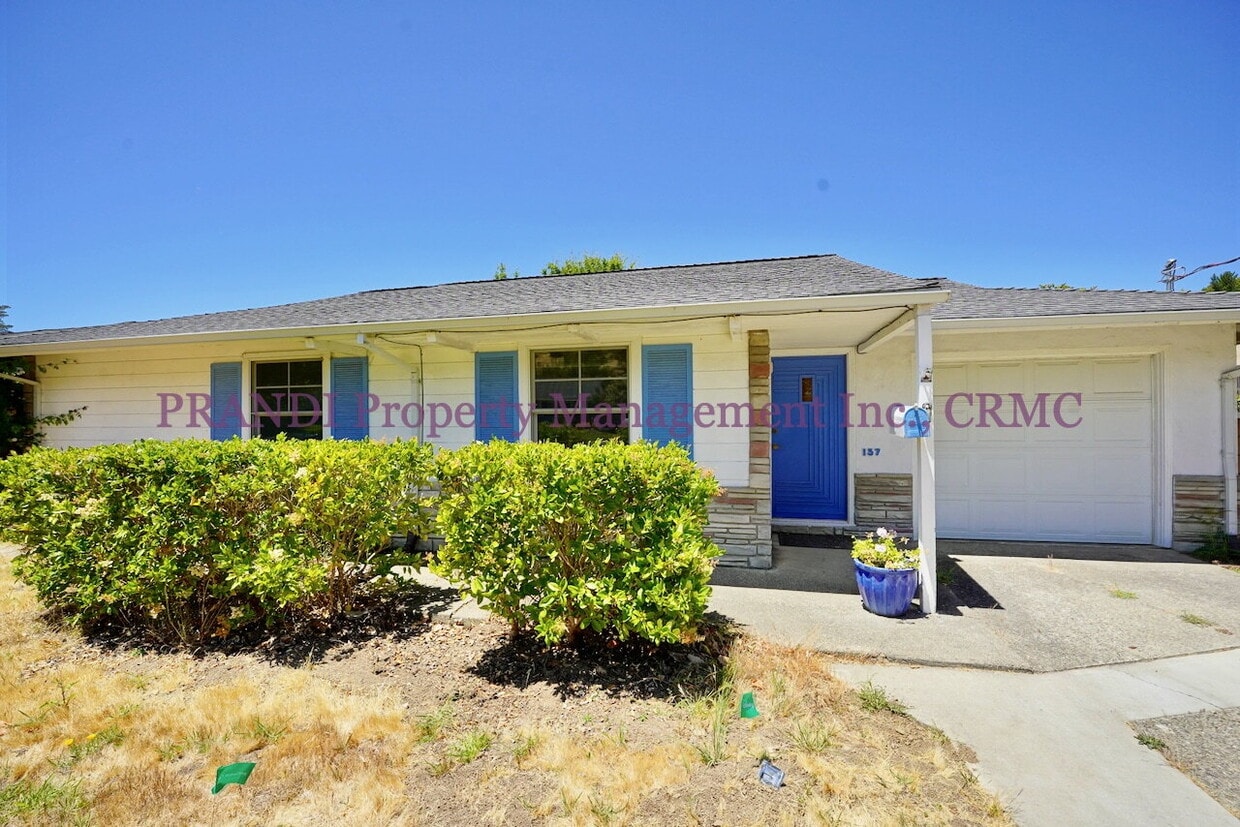 Primary Photo - "Charming 3-Bedroom Oasis with 2 Full Bath...