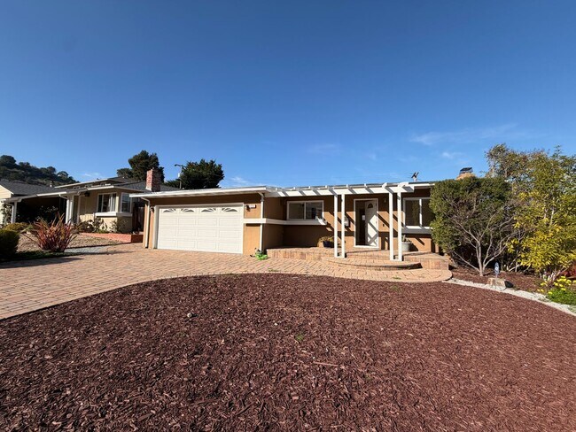 Foto del edificio - Charming Single-Family Home in the Heart of Millbrae Meadows