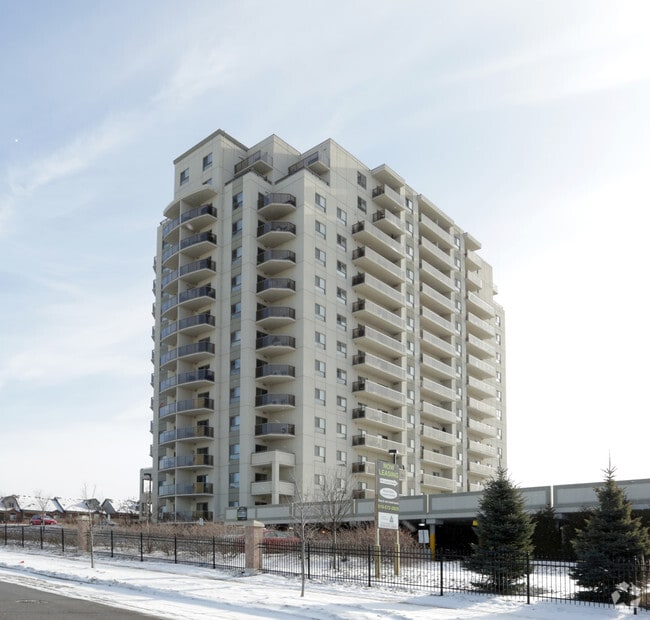 Building Photo - 15 & 245 Lena Crescent