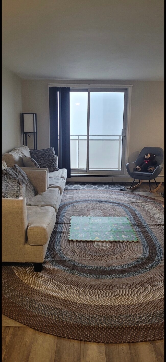 Building Photo - Fantastic 2 Bdrm * 1.5 Bath * Westmount * Avail  NOW * ALL INCLUSIVE *