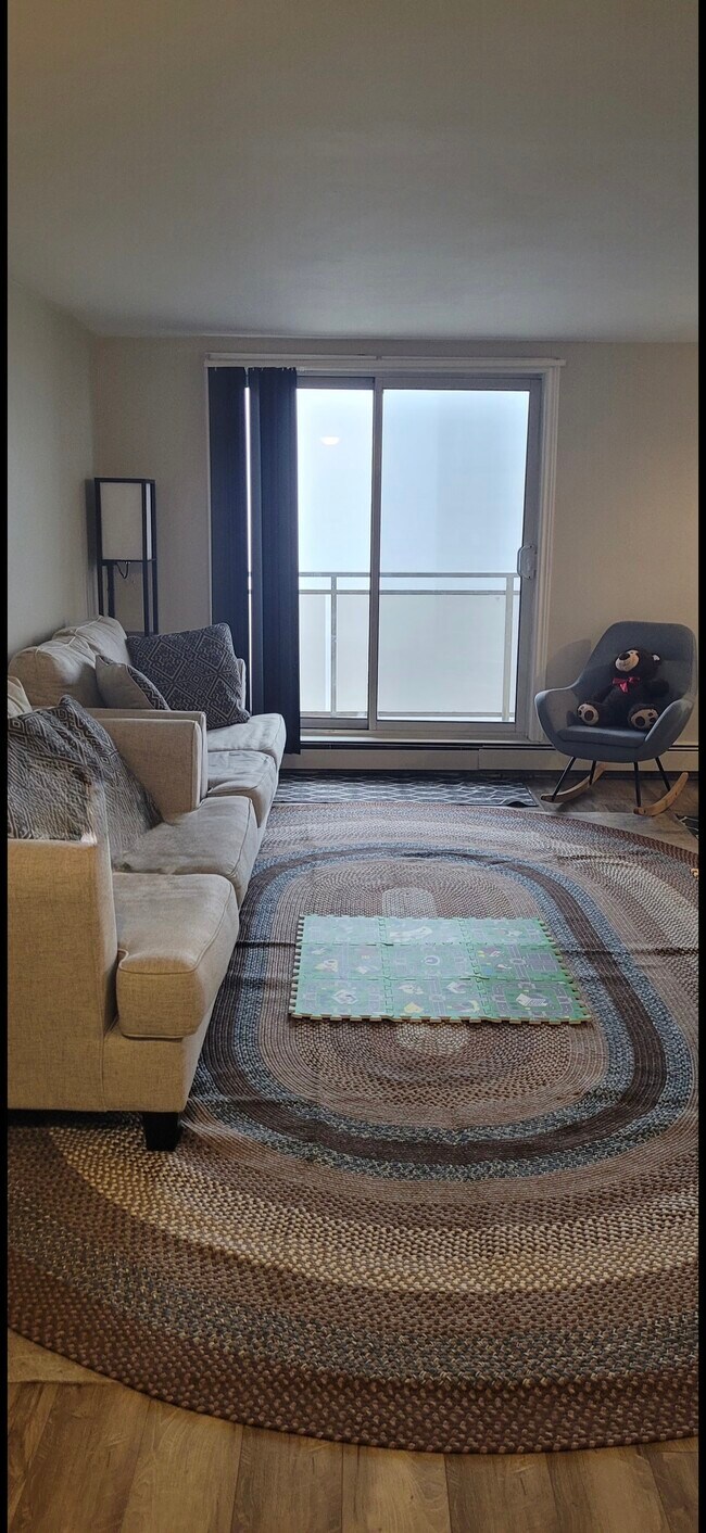 Building Photo - Renovated 2-bedroom, 1.5-bathroom on 10th Floor