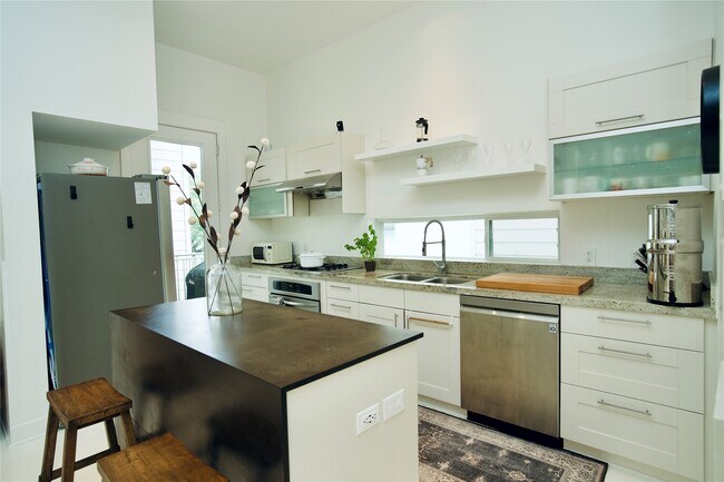 Building Photo - 1820 Southmore Blvd