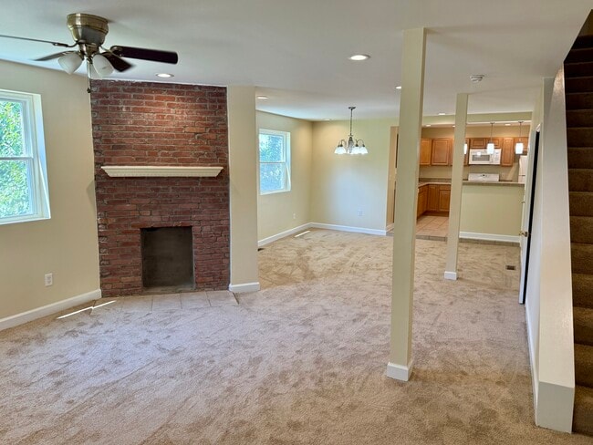 Building Photo - 332 Natchez St