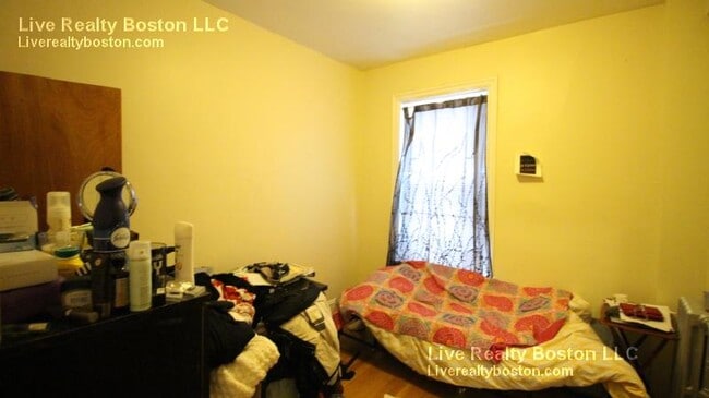 Building Photo - 448 Park Dr