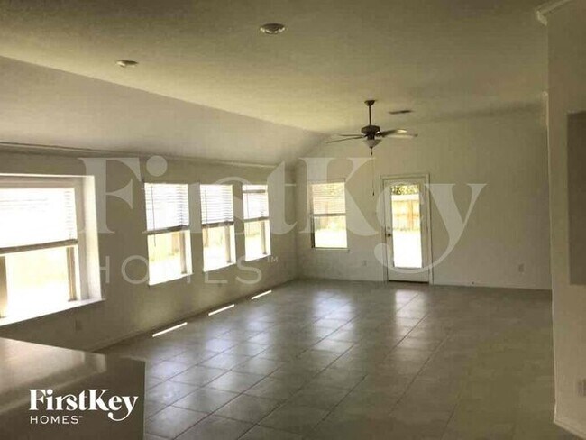 Foto del edificio - 15126 Arlington Park Ave