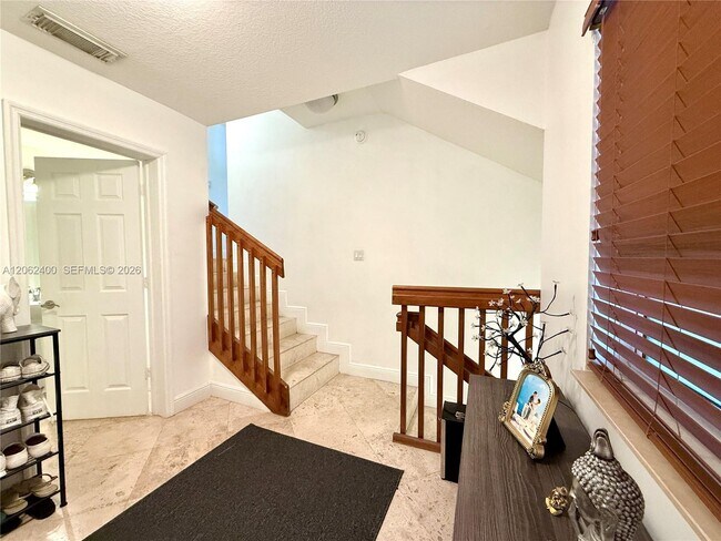 Foto del edificio - 1033 SW 9th Ct