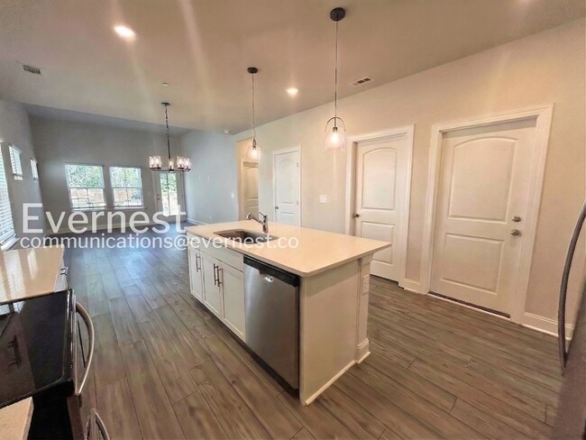 Foto del edificio - 204 Douglas Bend Rd