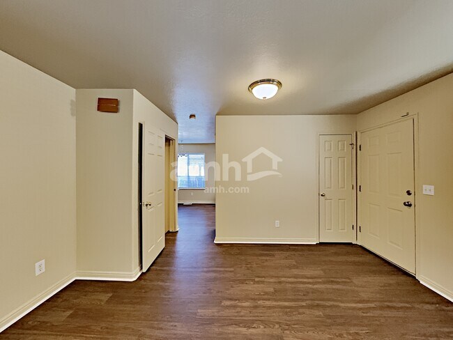 Building Photo - 3224 E Golden Eagle Rd
