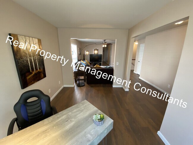 Building Photo - Fully Furnished 2 Bedroom Home, Utilities ...