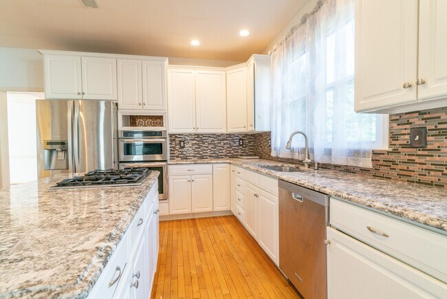 Foto del edificio - 180 Gleniffer Hill Rd