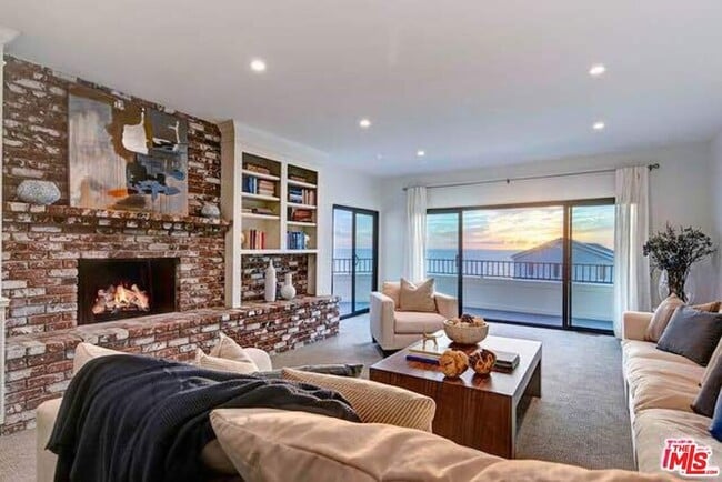 Photo - 201 Redlands St House