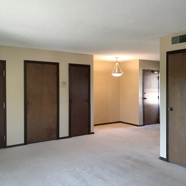 Building Photo - 1807 Greenfield Ln SW