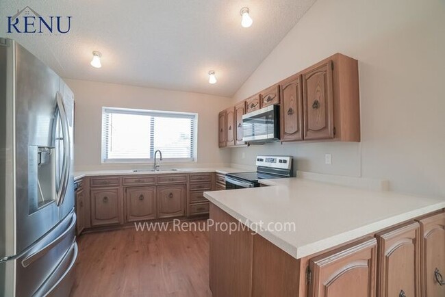 Foto del edificio - Available Now! Single Story 3 Bed, 2 Bath ...