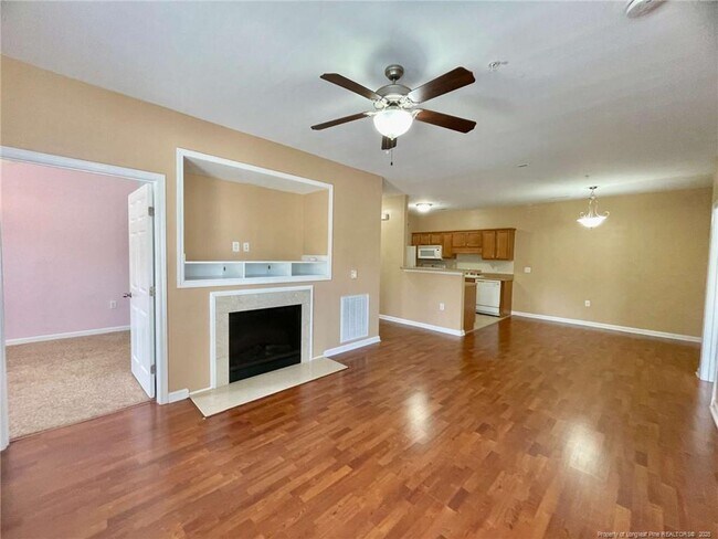 Building Photo - 635 Marshtree Ln