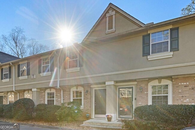 Building Photo - 6900 Roswell Rd
