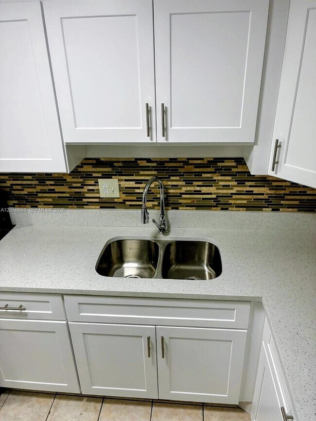 Foto del edificio - 7911 N Colony Cir