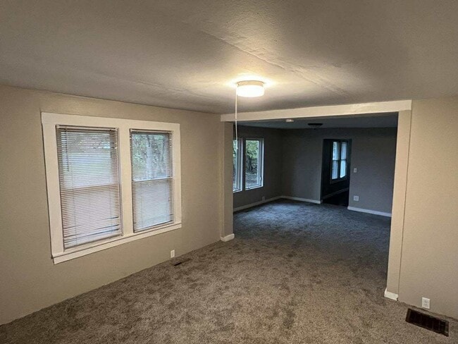 Building Photo - 3 bedroom house for rent
