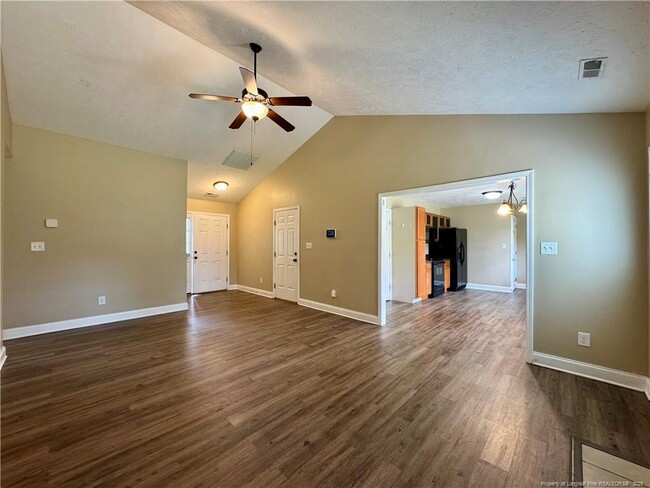 Foto del edificio - 230 Hunters Creek Dr