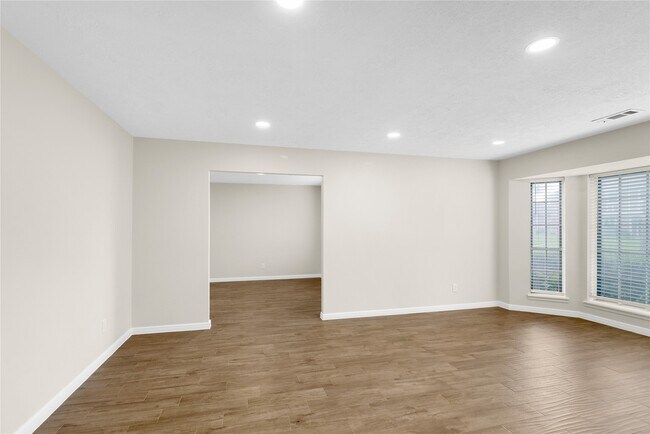 Building Photo - 731 Rustyleaf Ln