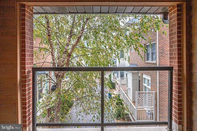 Foto del edificio - 1029 N Stuart St
