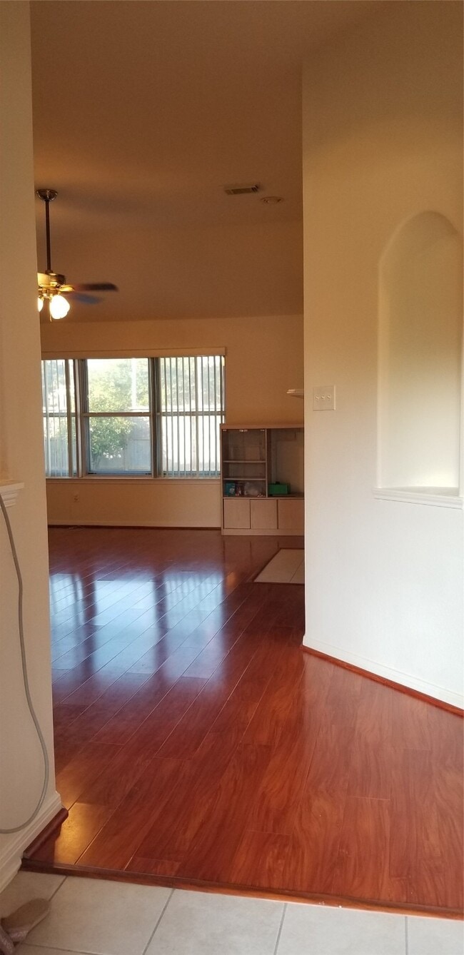 Foto del edificio - 15106 Brookwood Bridge Ln