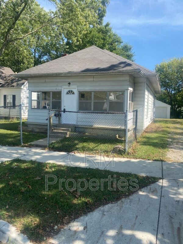 Primary Photo - 722 S Bell St