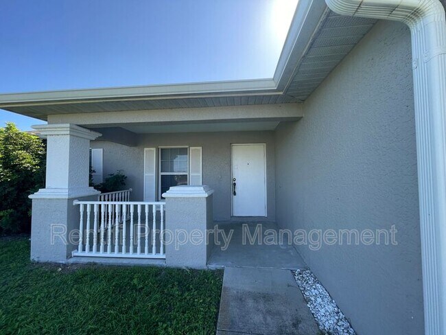 Building Photo - 1429 NE 5th Ave