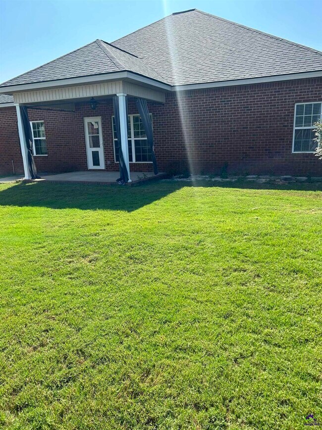 Building Photo - 106 Post Oak Way