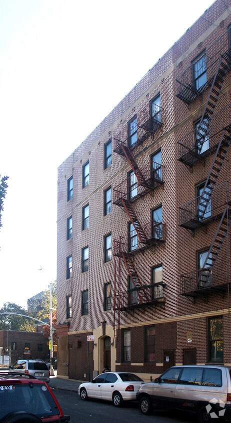 Primary Photo - 550 E 182nd St