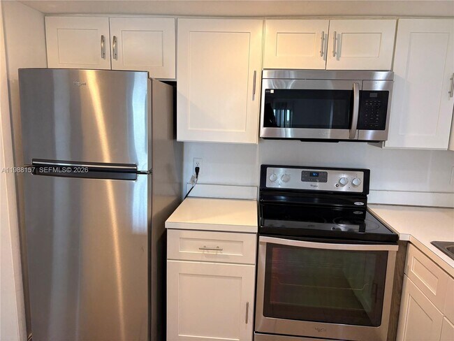 Building Photo - 4164 Inverrary Dr