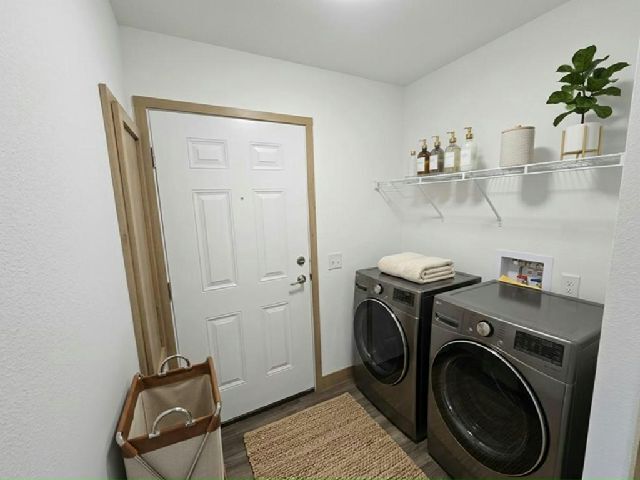 Foto del edificio - 389 Walleye Rd