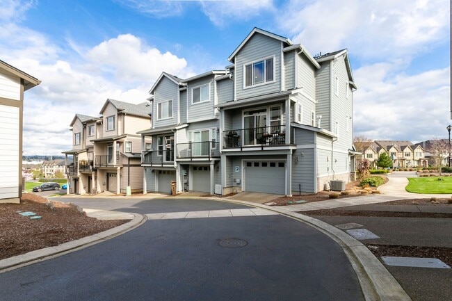 Building Photo - North Villebois - 3-bedroom, 3.5-bathroom townhouse