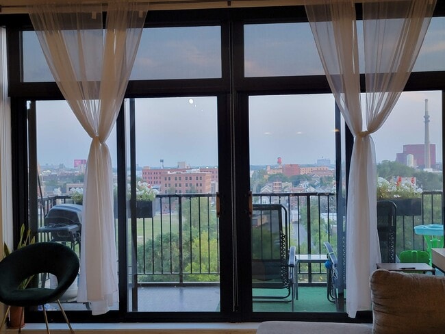 Building Photo - 1524 S Sangamon St