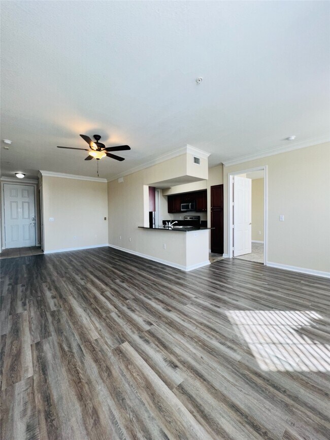 Foto del edificio - 7575 Kirby Dr