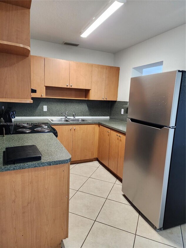 Primary Photo - 1130 N 70th Ter