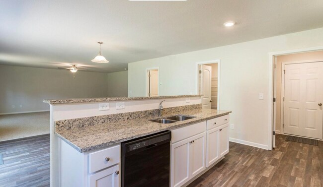 Foto del edificio - Room in Single Family Home on Turning Lake Drive