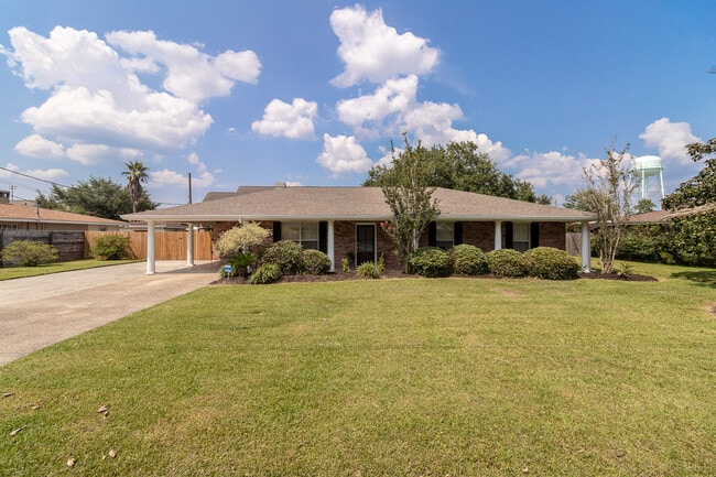 Photo - 611 Highland Dr House