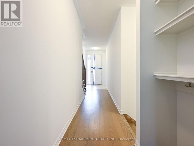 Building Photo - 4045 Saida St