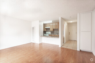 Lankershim Apartments photo'