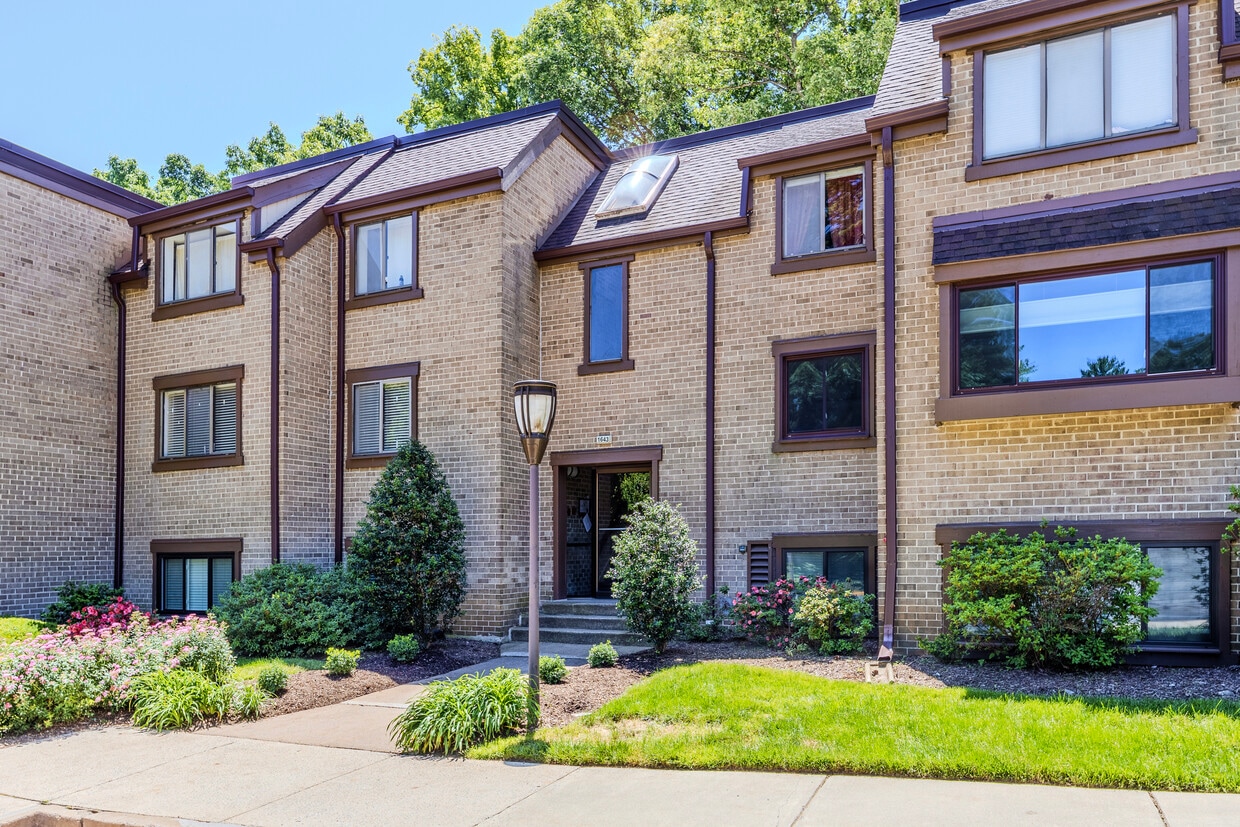 Photo - 1643 Parkcrest Cir (Reston, VA)