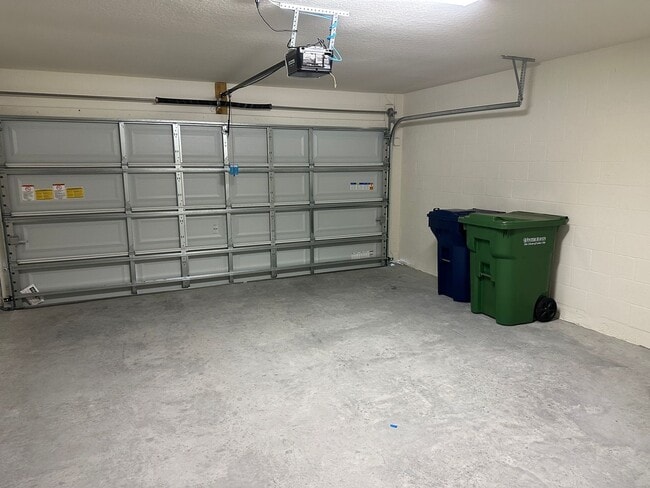 Building Photo - 4 Bedroom 2 Bathroom in Winter Haven