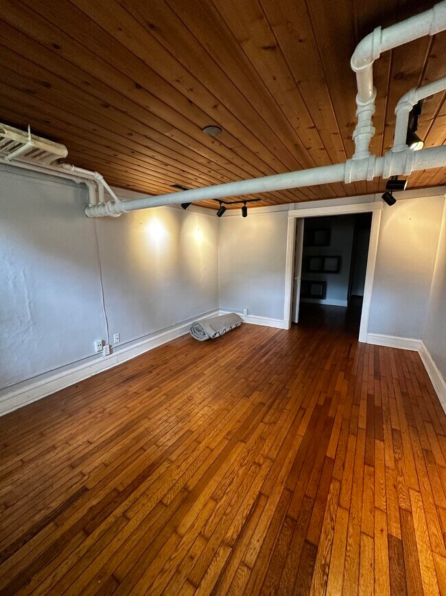 Área de estar - 2572 N Prospect Ave
