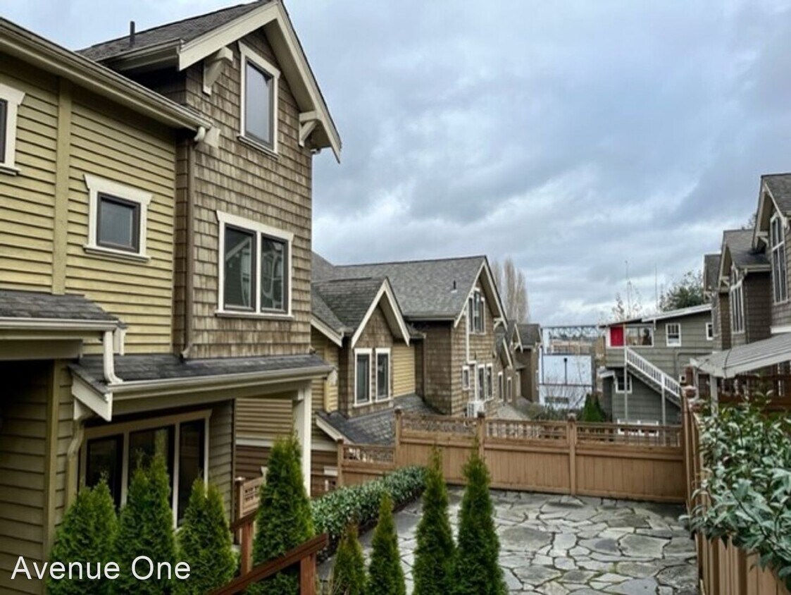 14 W Etruria St, Seattle, WA 98119