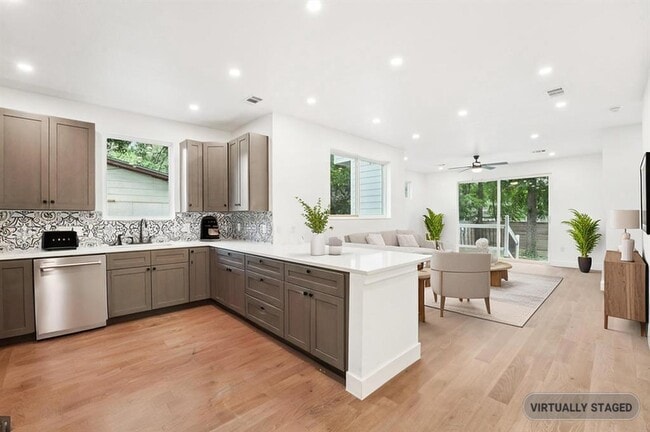 Building Photo - 1208 W Oltorf St