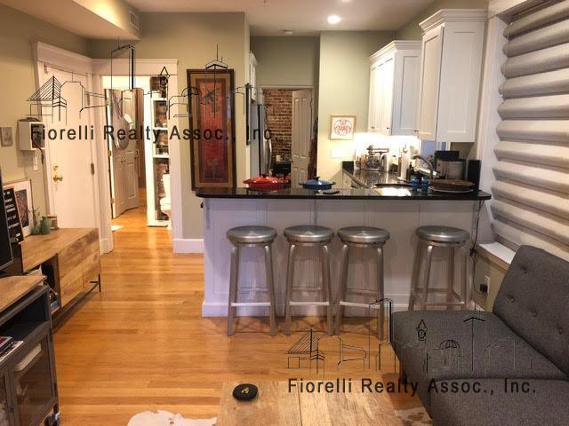 Foto del edificio - 8 Bartlett Pl