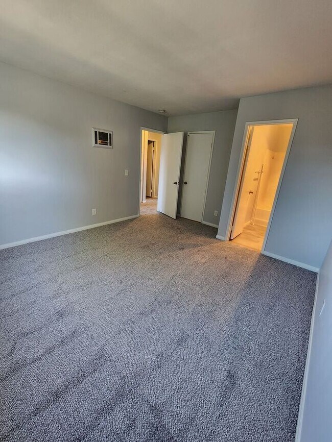 Building Photo - SPACIOUS 2BR/2BA UNIT in GATED Complex for Rent in El Cajon