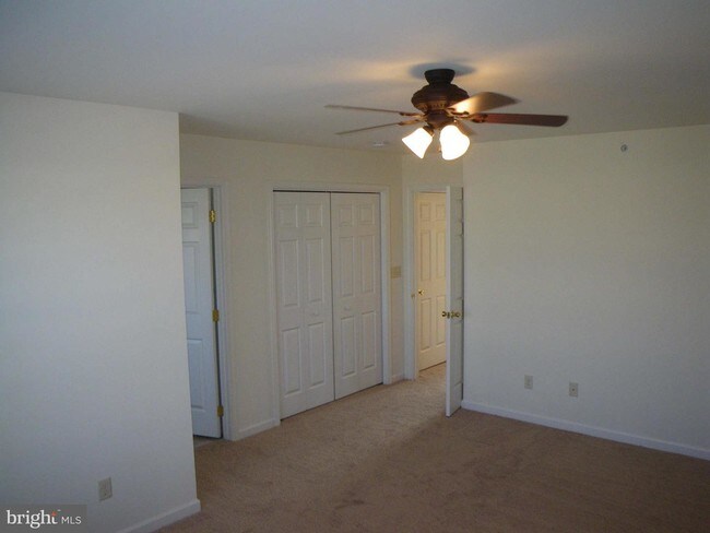 Building Photo - 426 Lantern Ln
