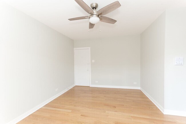 Foto del edificio - 520 W Cornelia Ave